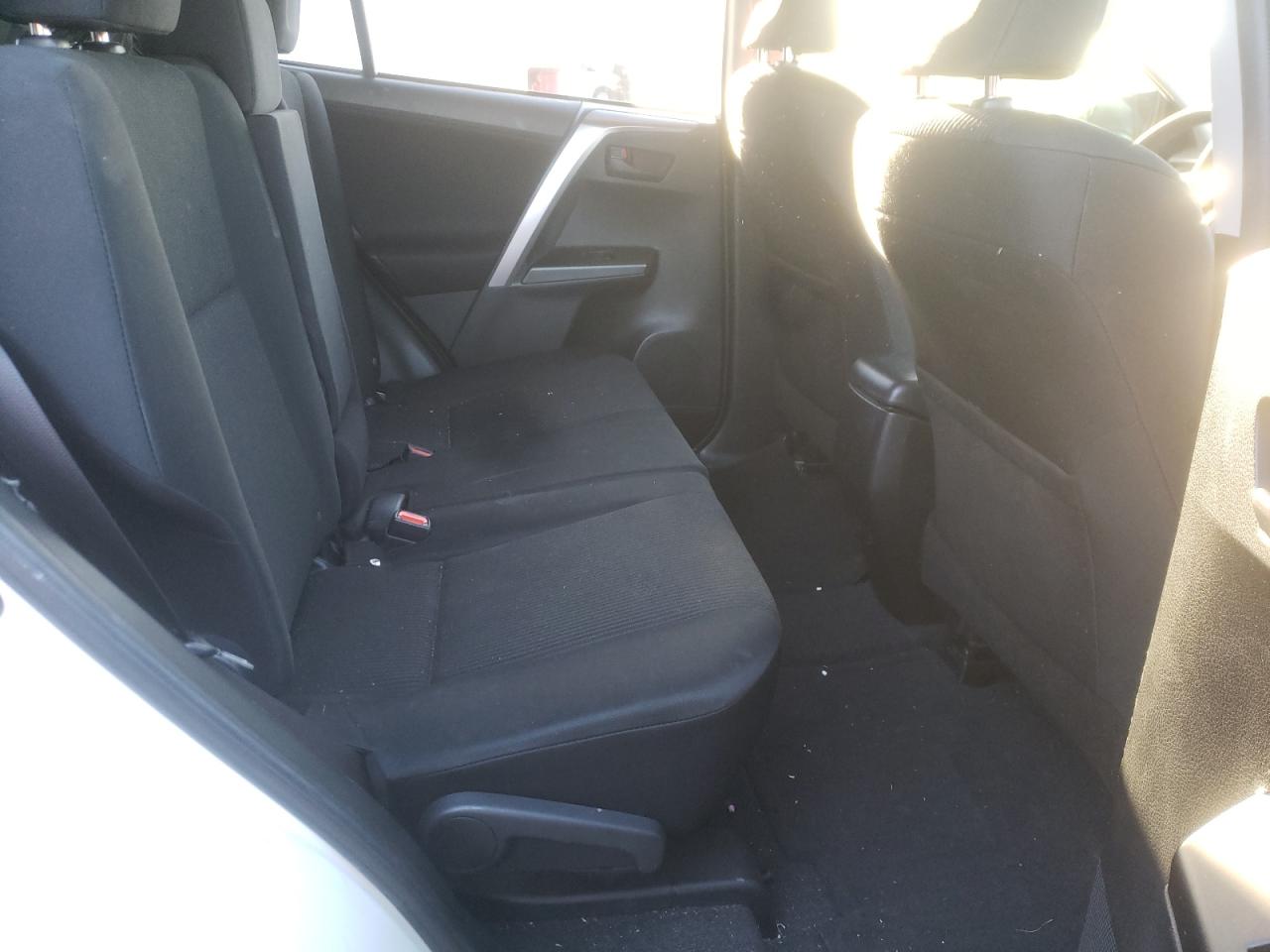 Photo 6 from auction – 2016 TOYOTA RAV4 LE with VIN JTMZFREV5GJ080947