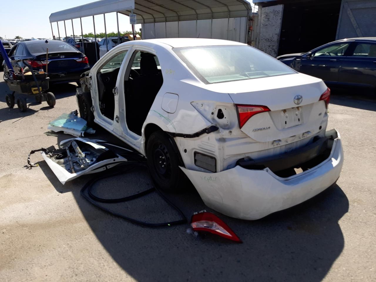 Photo 3 from auction – 2018 TOYOTA COROLLA L with VIN 2T1BURHE0JC023383