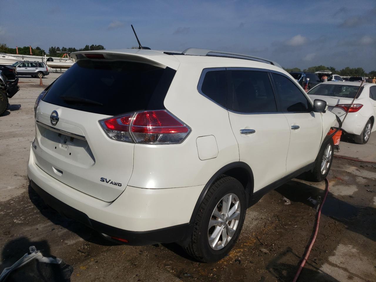 Photo 4 from auction – 2016 NISSAN ROGUE S with VIN 5N1AT2MVXGC869657