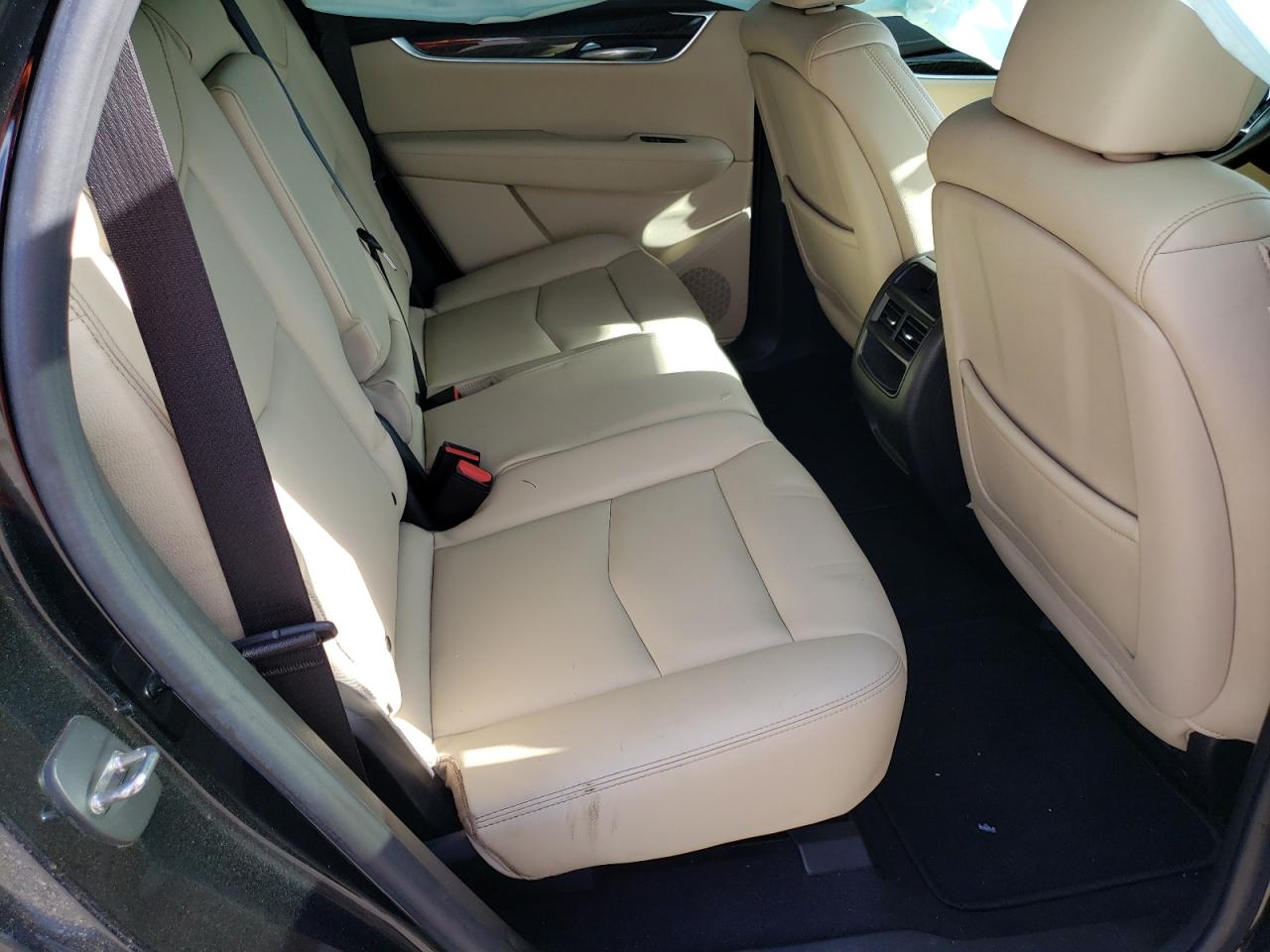 Photo 6 from auction – 2017 CADILLAC XT5 with VIN 1GYKNARS9HZ214992