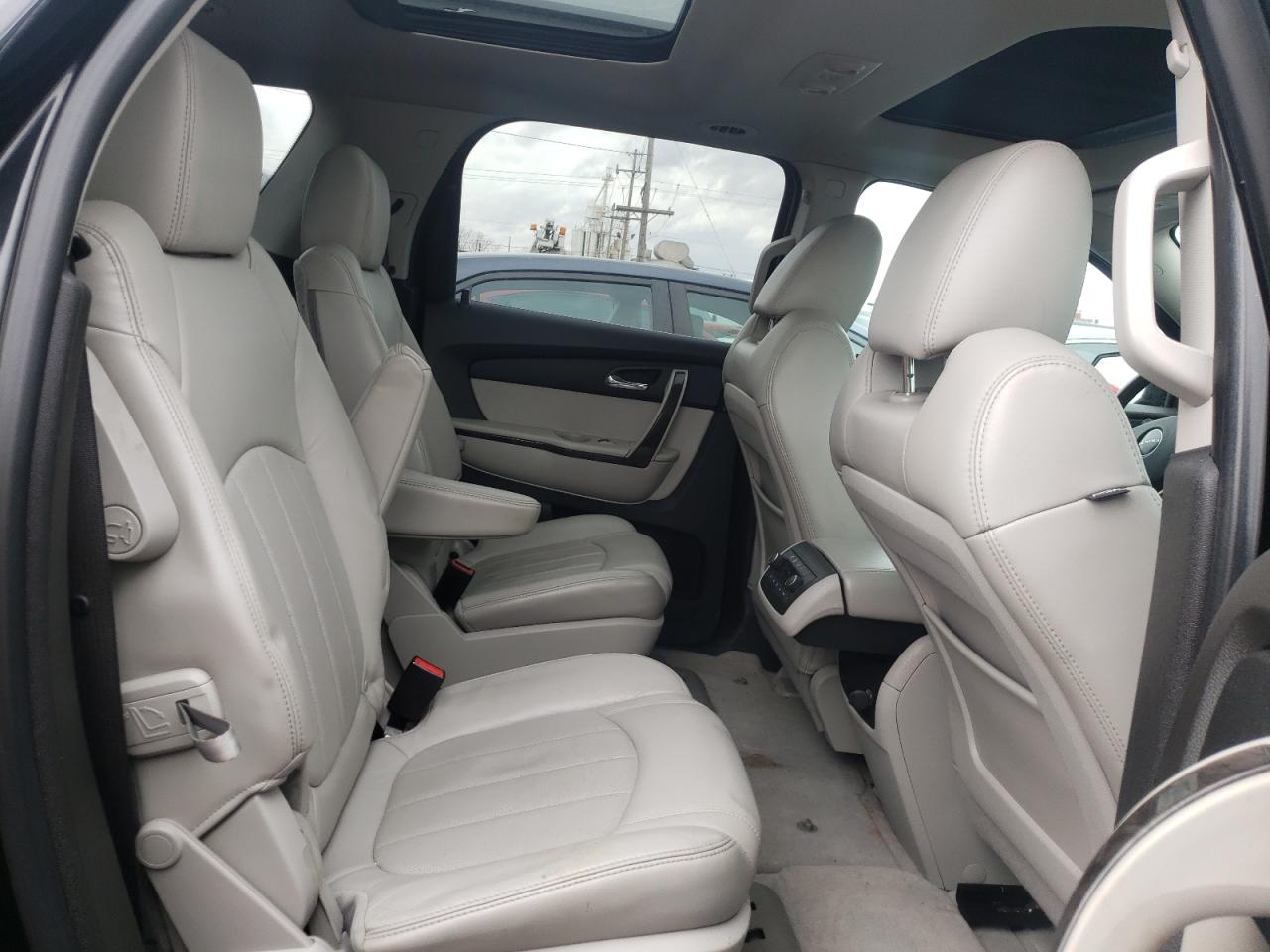 Photo 6 from auction – 2011 GMC ACADIA DEN with VIN 1GKKVTED0BJ355954