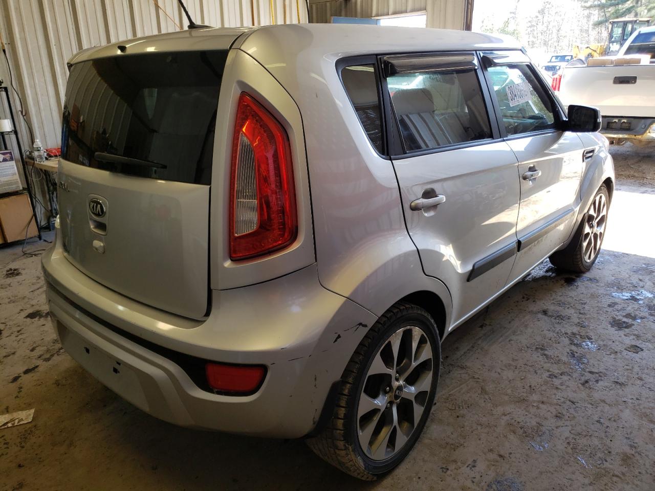 Photo 4 from auction – 2013 KIA SOUL + with VIN KNDJT2A69D7567704
