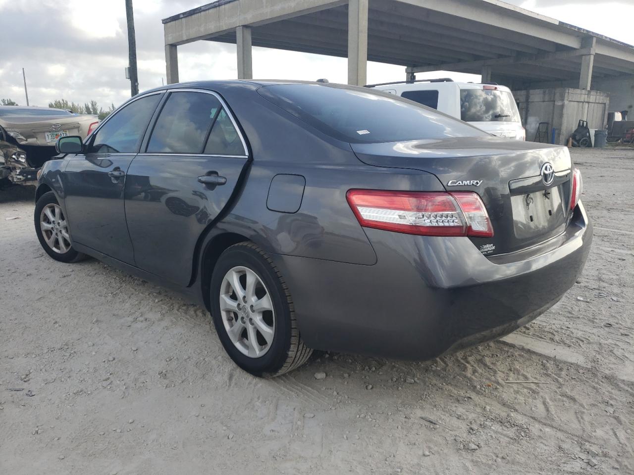 Photo 3 from auction – 2011 TOYOTA CAMRY BASE with VIN 4T4BF3EK1BR097189