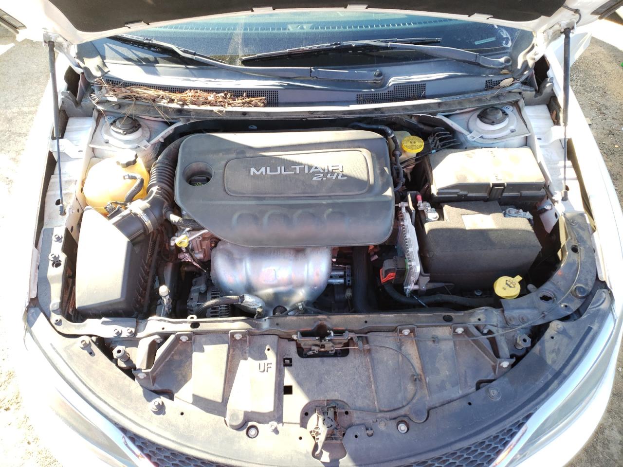 Photo 7 from auction – 2015 CHRYSLER 200 LIMITE with VIN 1C3CCCAB3FN593939
