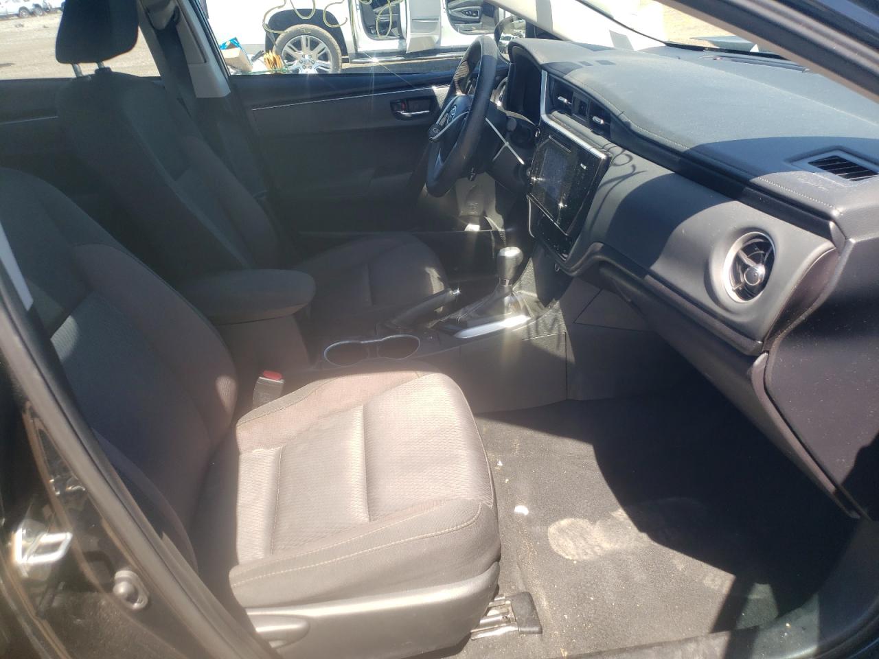Photo 5 from auction – 2017 TOYOTA COROLLA L with VIN 5YFBURHE6HP588473