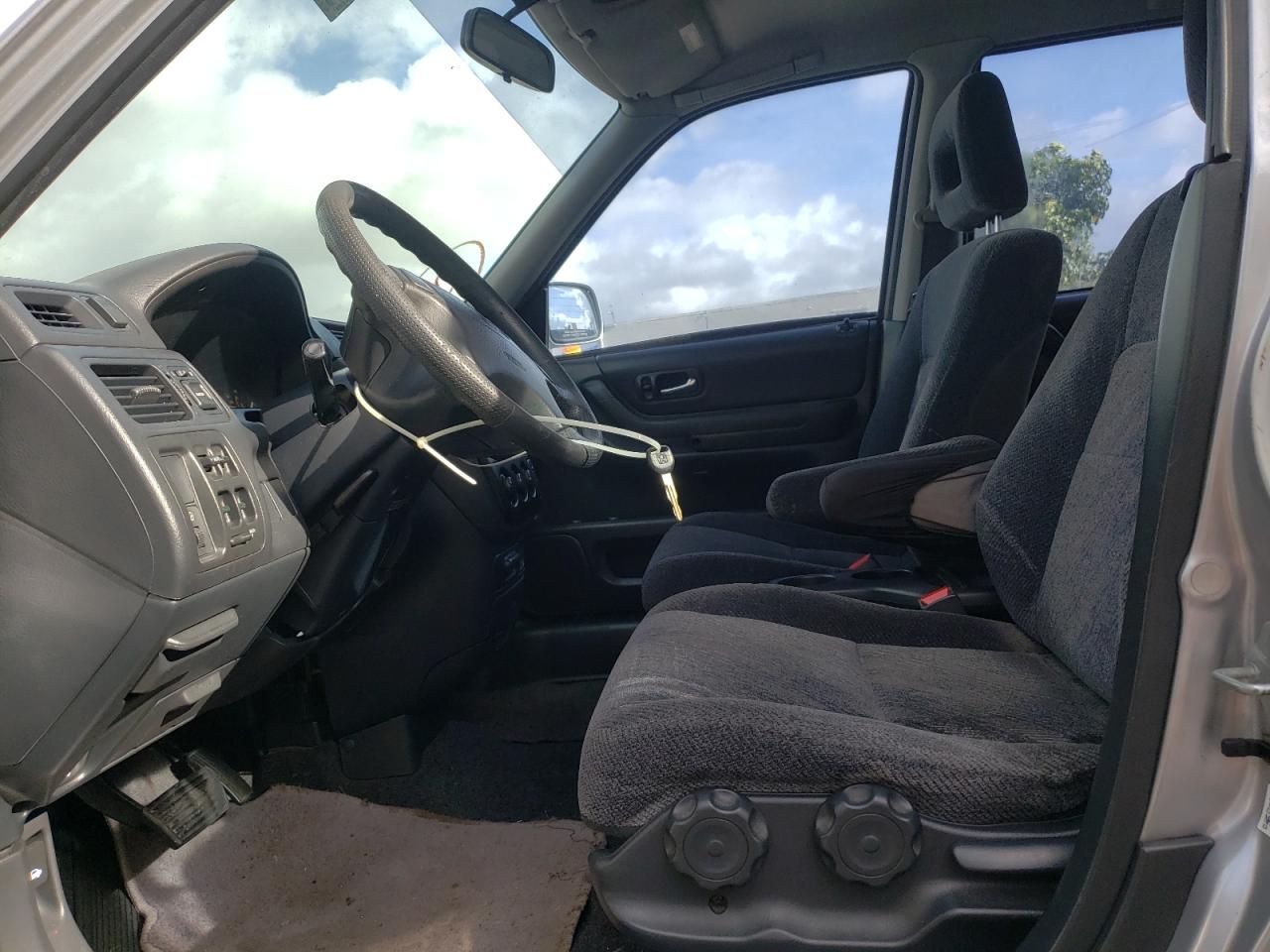 Photo 5 from auction – 2001 HONDA CR-V EX with VIN JHLRD18681C043496