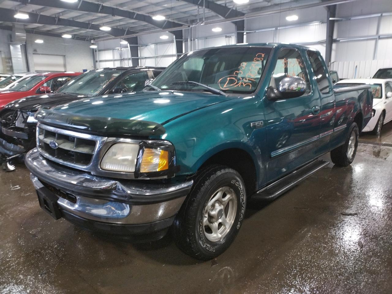 Photo 2 from auction – 1998 FORD F150 with VIN 1FTDX1725WKA02527