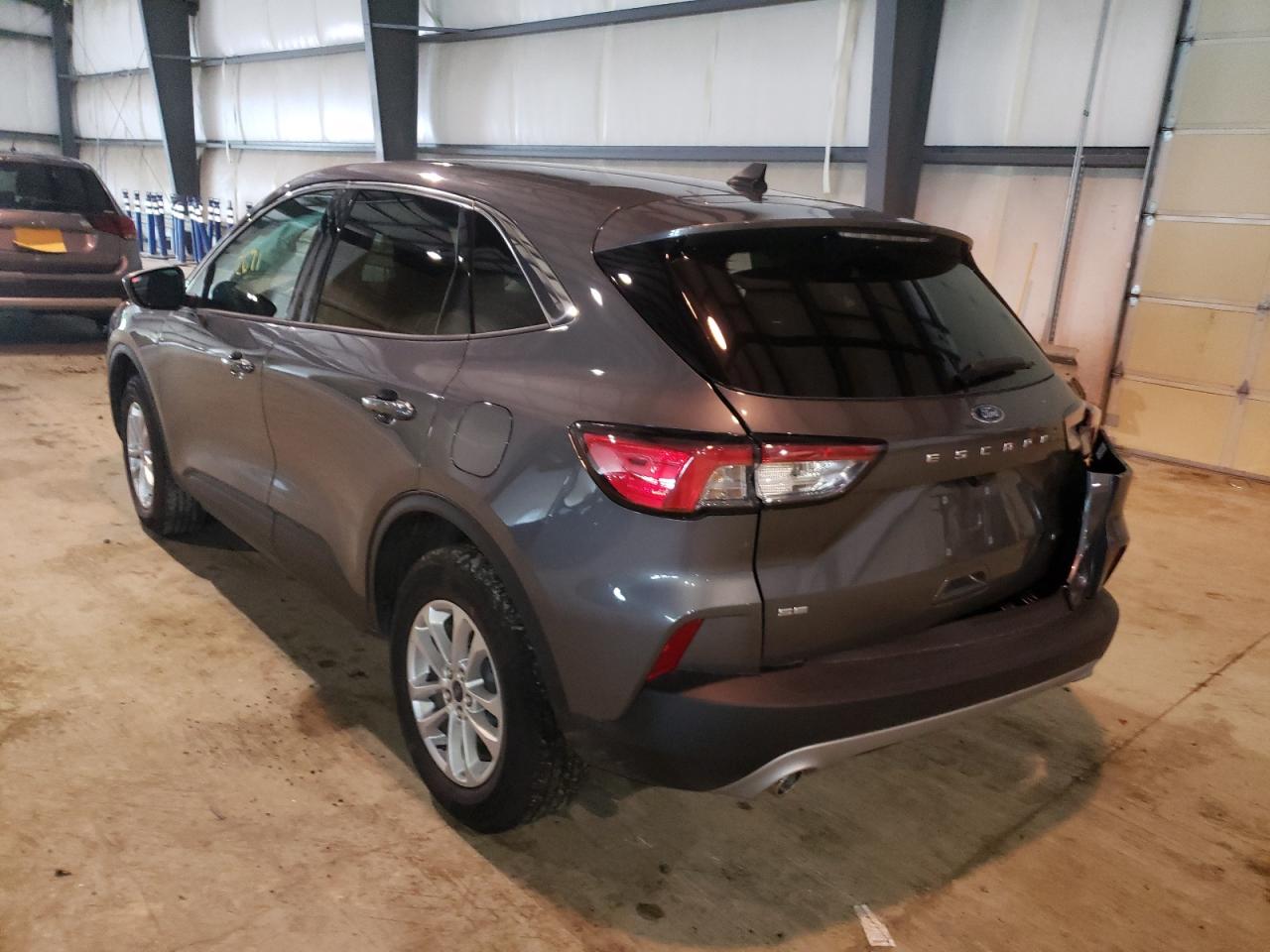 Photo 3 from auction – 2021 FORD ESCAPE SE with VIN 1FMCU9BZXMUB13496