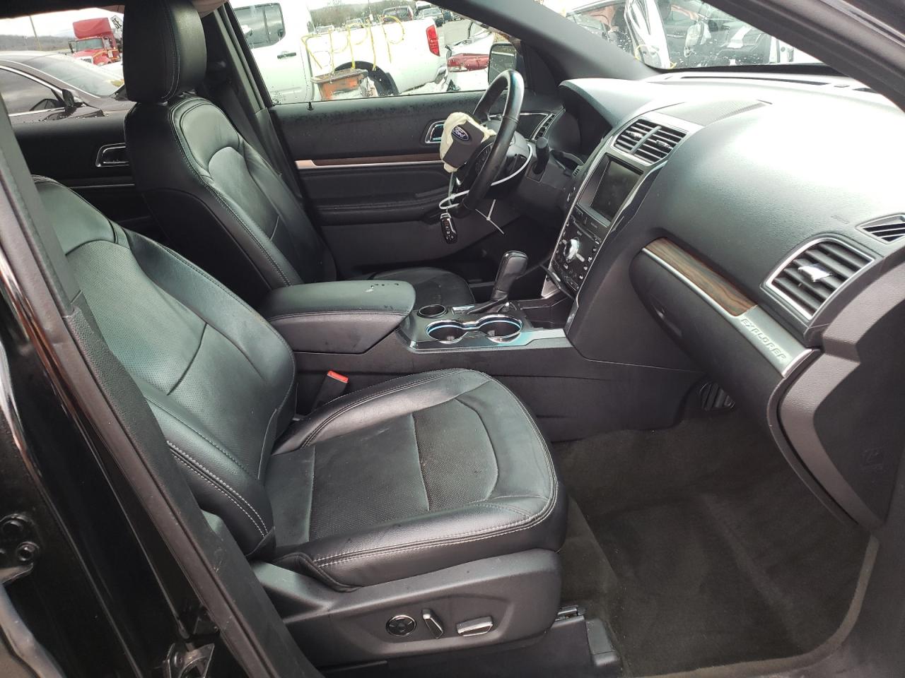 Photo 5 from auction – 2016 FORD EXPLORER L with VIN 1FM5K7F88GGC29979