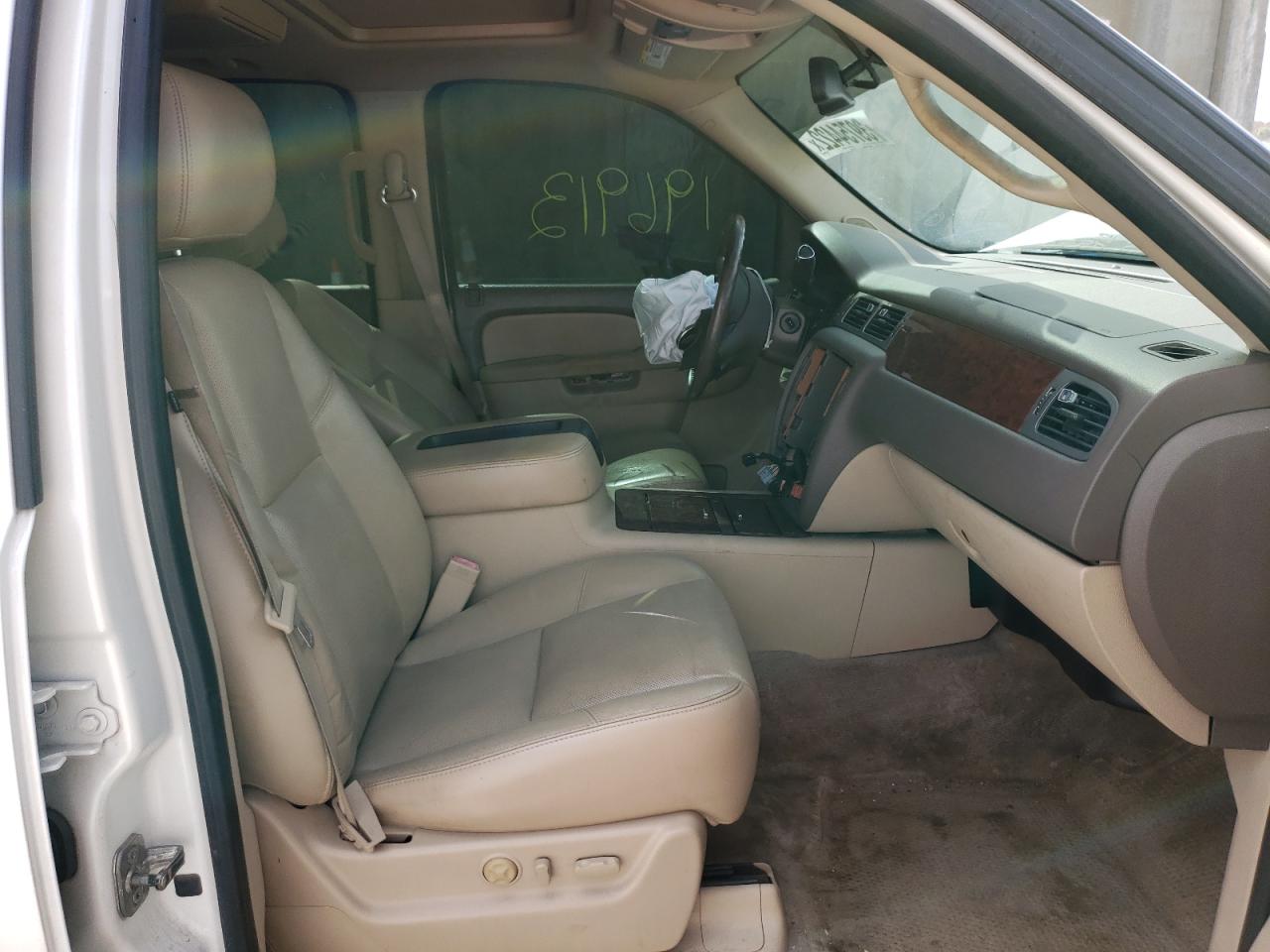 Photo 5 from auction – 2011 CHEVROLET AVALANCHE with VIN 3GNMCGE00BG387942