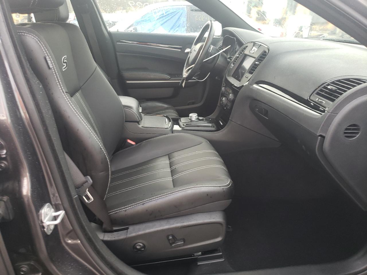 Photo 5 from auction – 2019 CHRYSLER 300 S with VIN 2C3CCABG2KH682919