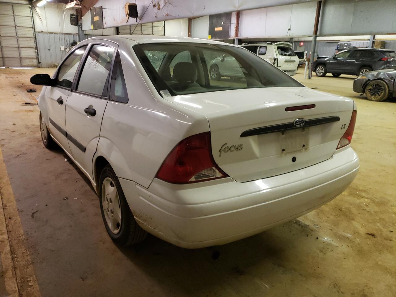 Photo 3 from auction – 2000 FORD FOCUS LX with VIN 1FAFP33P3YW425064