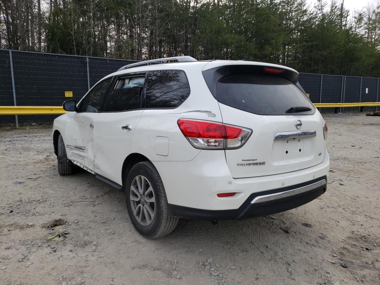 Photo 3 from auction – 2016 NISSAN PATHFINDER with VIN 5N1AR2MN7GC665817