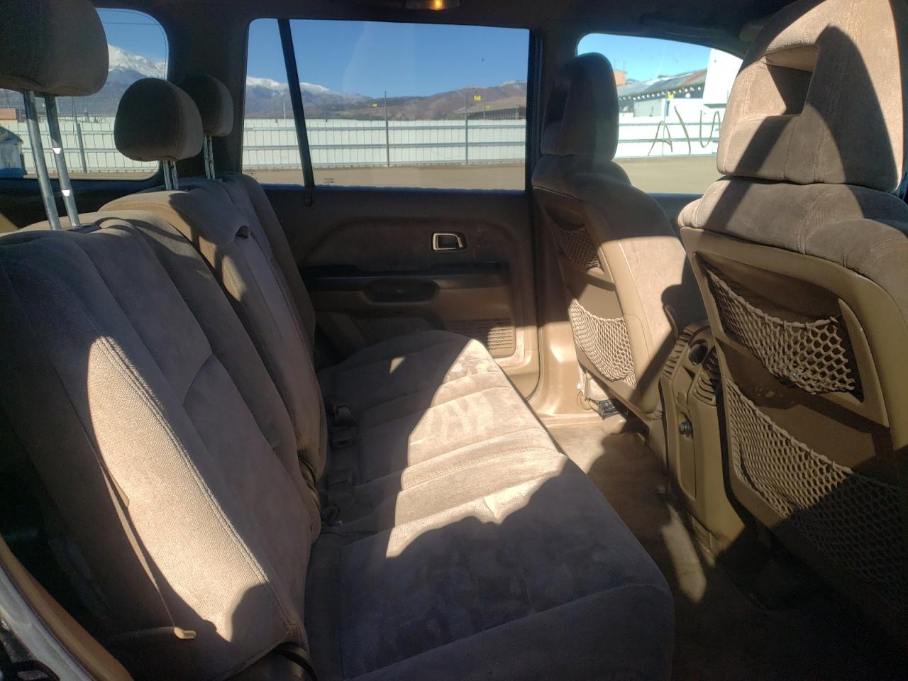 Photo 6 from auction – 2004 HONDA PILOT EX with VIN 5FNYF18404B008010