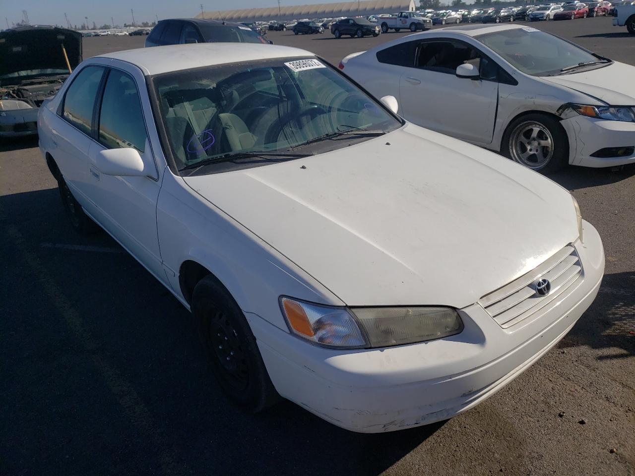 TOYOTA CAMRY CE 1998 with VIN 4T1BG22K0WU201750 - Photo from auction