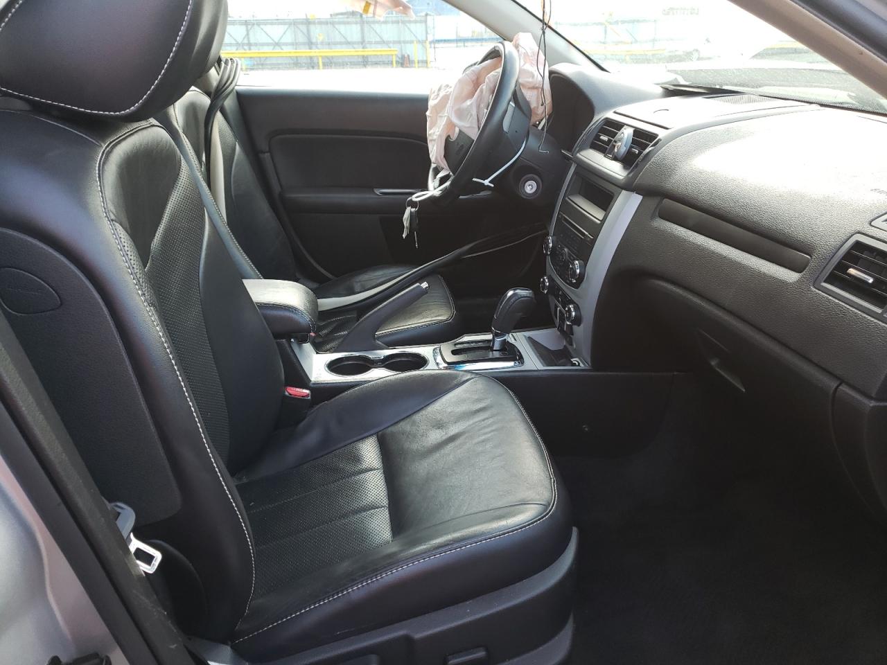 Photo 5 from auction – 2010 MERCURY MILAN PREM with VIN 3MEHM0JA3AR662220