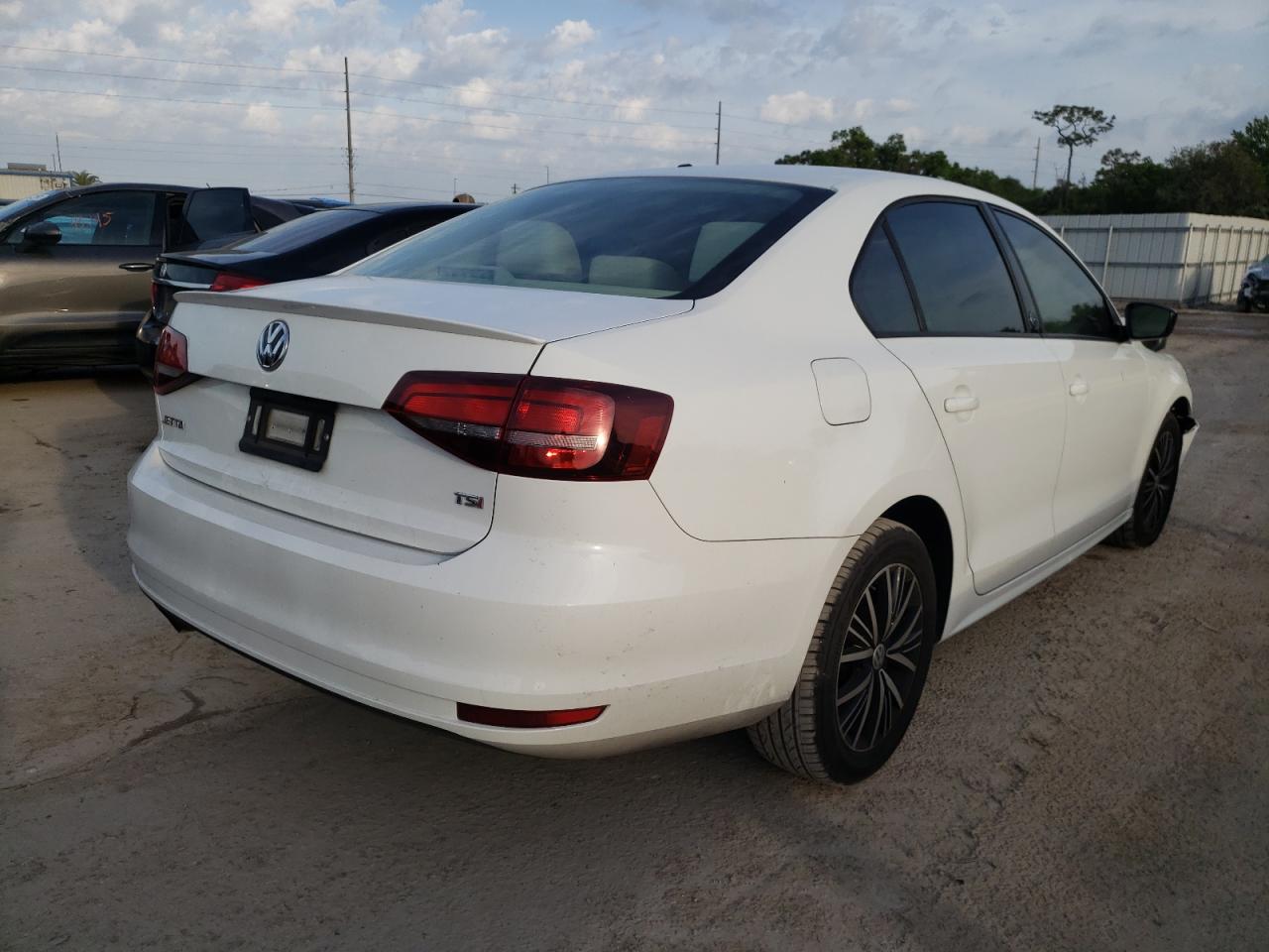 Photo 4 from auction – 2018 VOLKSWAGEN JETTA SE with VIN 3VWDB7AJ4JM224587