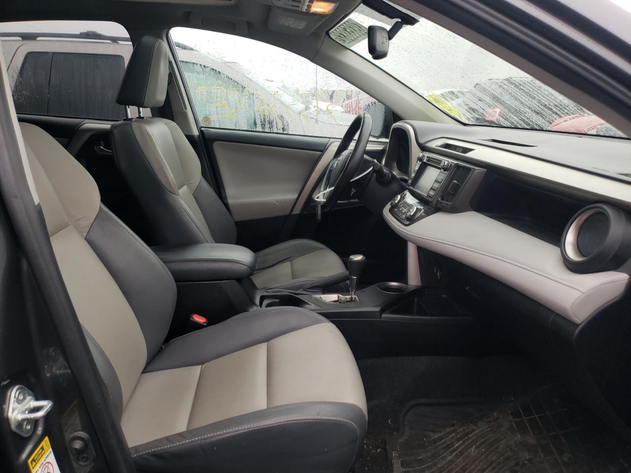 Photo 5 from auction – 2015 TOYOTA RAV4 LIMIT with VIN 2T3DFREVXFW267305