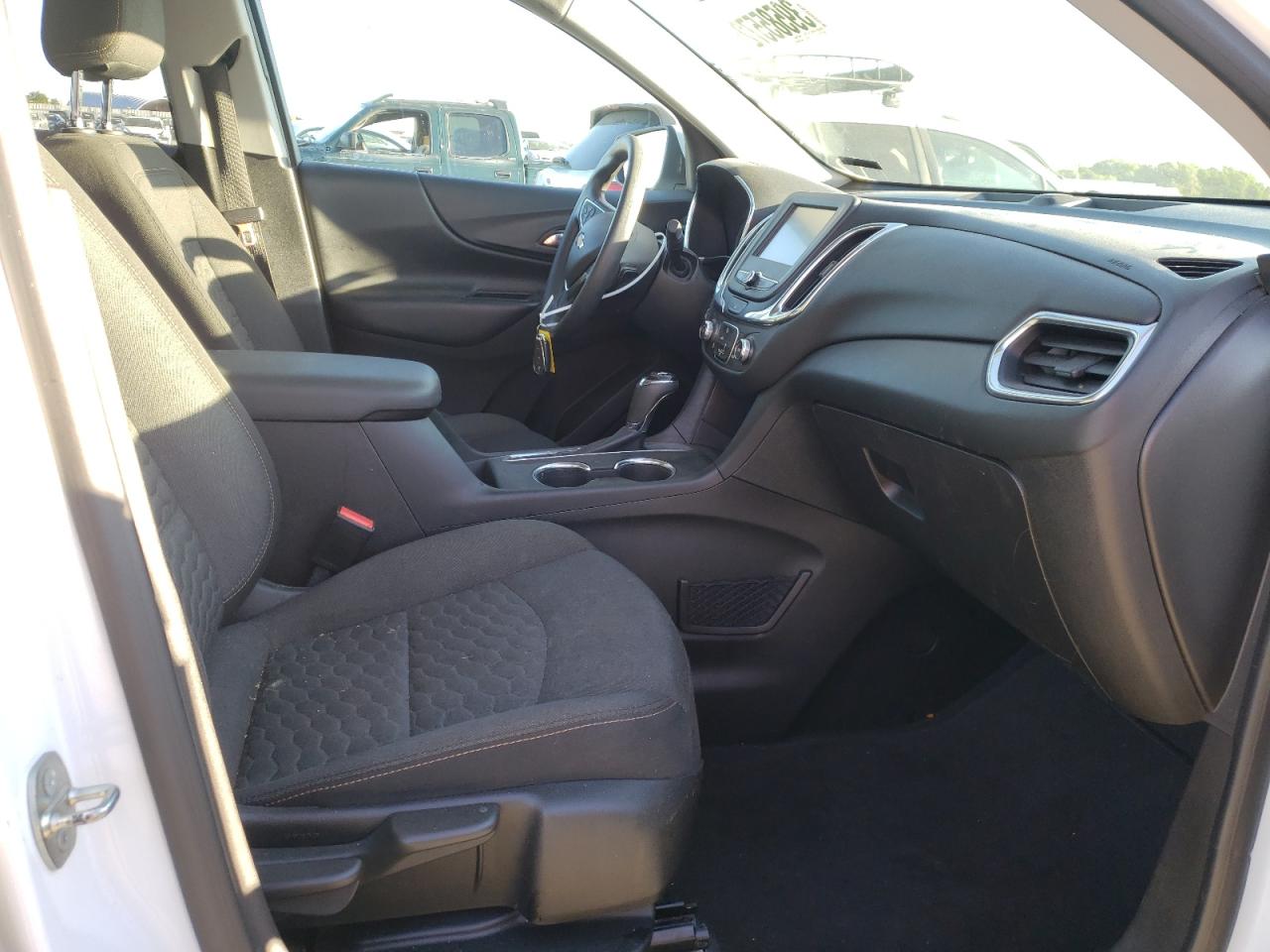 Photo 5 from auction – 2018 CHEVROLET EQUINOX LT with VIN 2GNAXJEV7J6267601