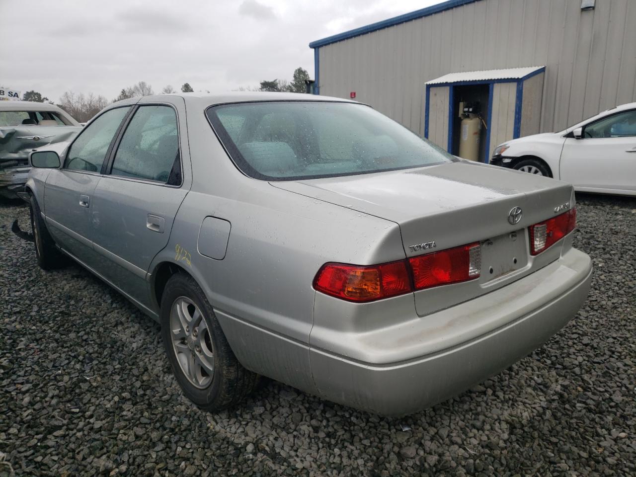 Photo 3 from auction – 2000 TOYOTA CAMRY CE with VIN 4T1BG22K9YU012033