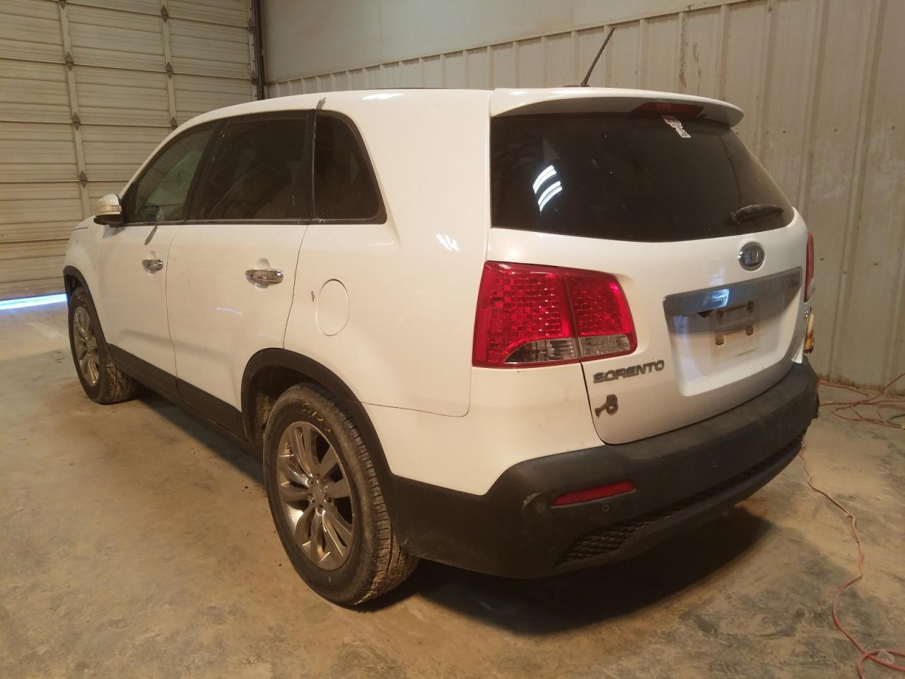 Photo 3 from auction – 2011 KIA SORENTO EX with VIN 5XYKU4A20BG016393