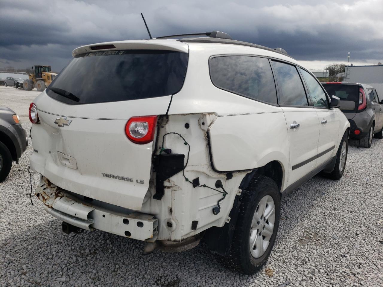 Photo 4 from auction – 2011 CHEVROLET TRAVERSE L with VIN 1GNKVFED0BJ394953