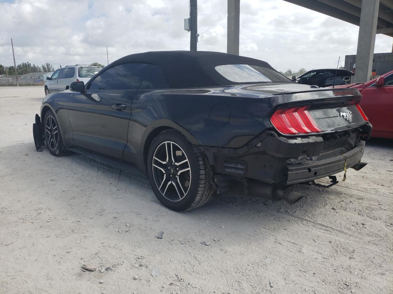 Photo 3 from auction – 2018 FORD MUSTANG with VIN 1FATP8UH9J5115021