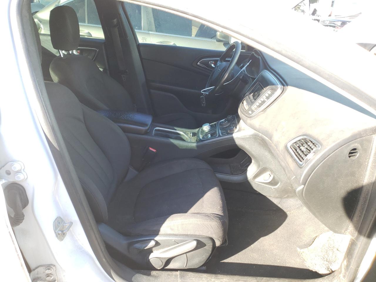 Photo 5 from auction – 2015 CHRYSLER 200 LIMITE with VIN 1C3CCCAB3FN593939