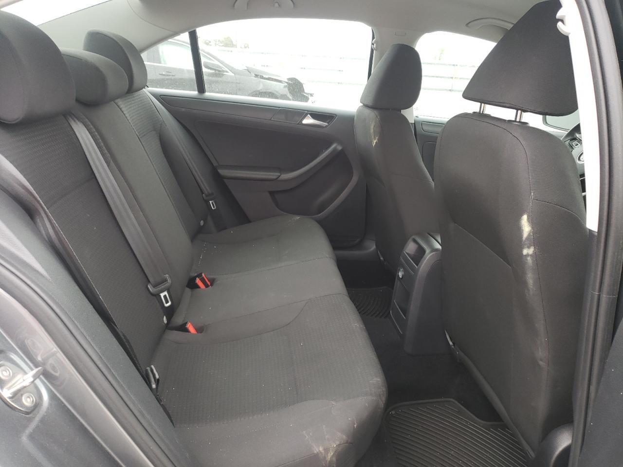 Photo 6 from auction – 2015 VOLKSWAGEN JETTA BASE with VIN 3VW2K7AJ1FM267623