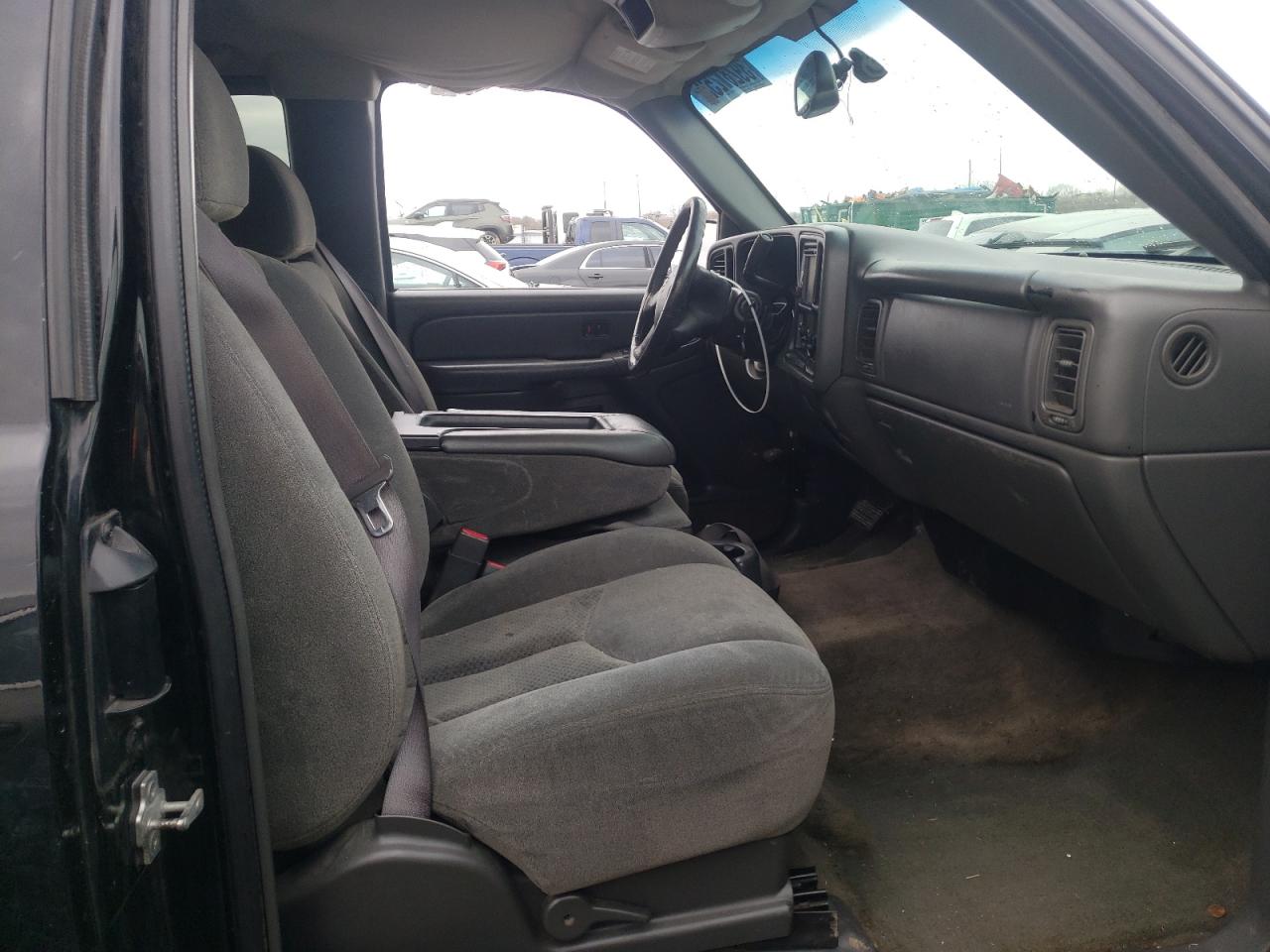 Photo 5 from auction – 2004 CHEVROLET 1500 SILVE with VIN 1GCEC19V44Z335961