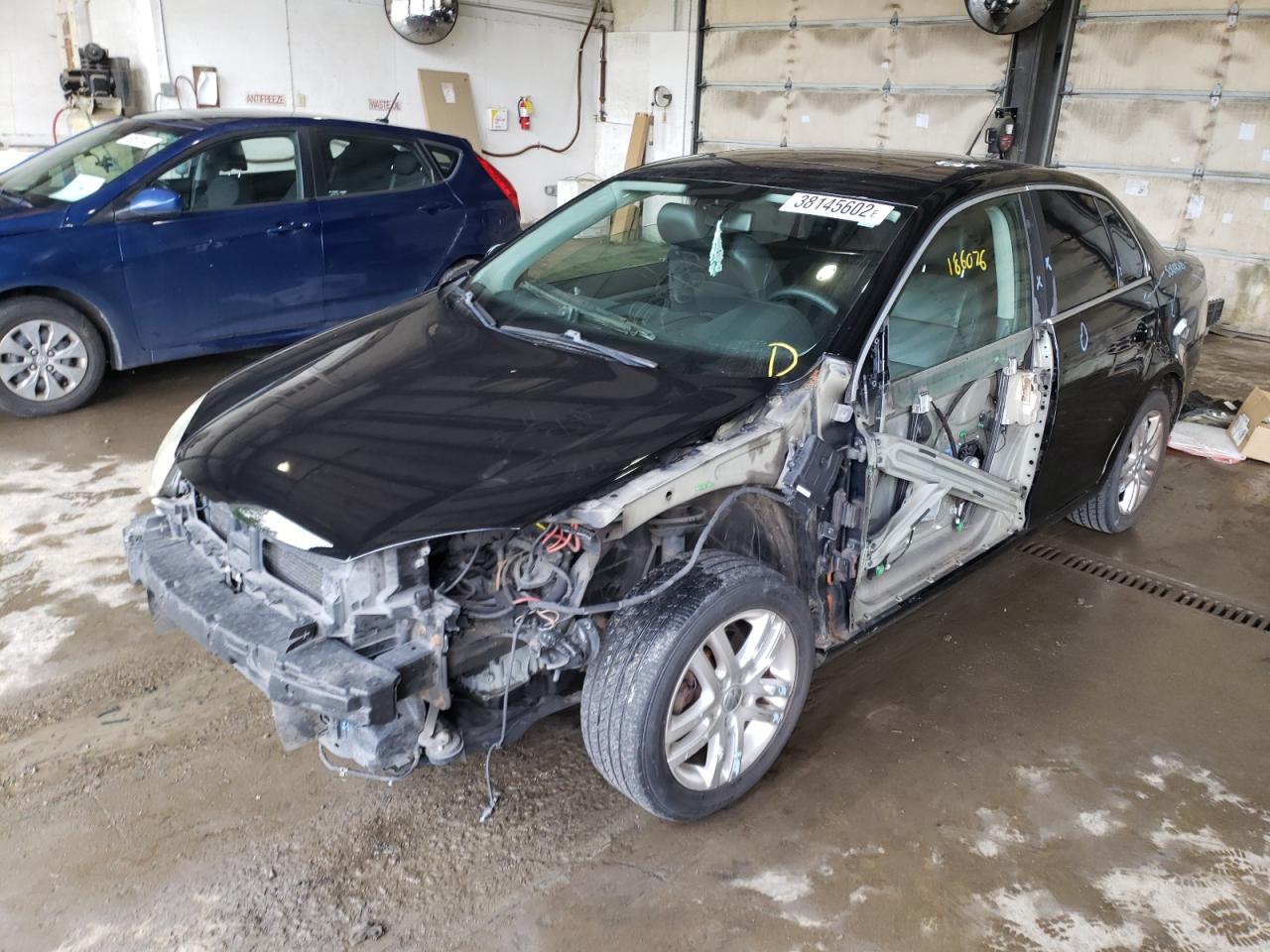 Photo 2 from auction – 2007 VOLKSWAGEN JETTA WOLF with VIN 3VWEG71K57M114140