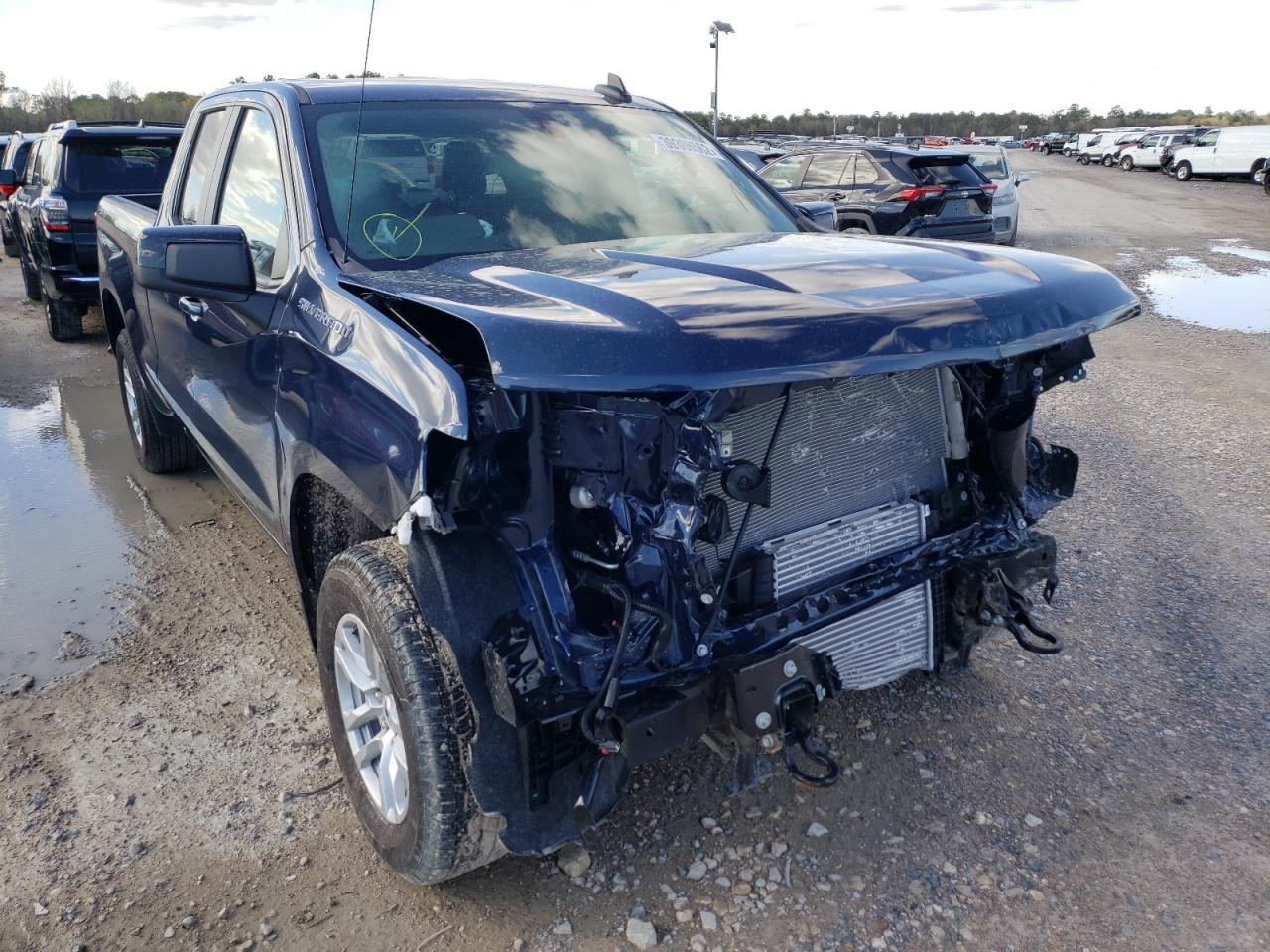 CHEVROLET SILVERADO 2021 with VIN 1GCRYEEK8MZ333460 - Photo from auction