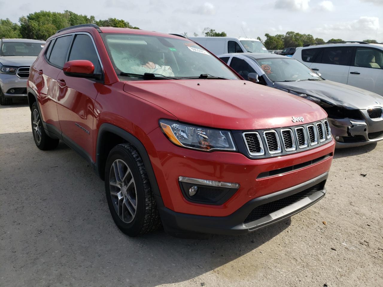 JEEP COMPASS LA 2019 with VIN 3C4NJCBB0KT668485 - Photo from auction