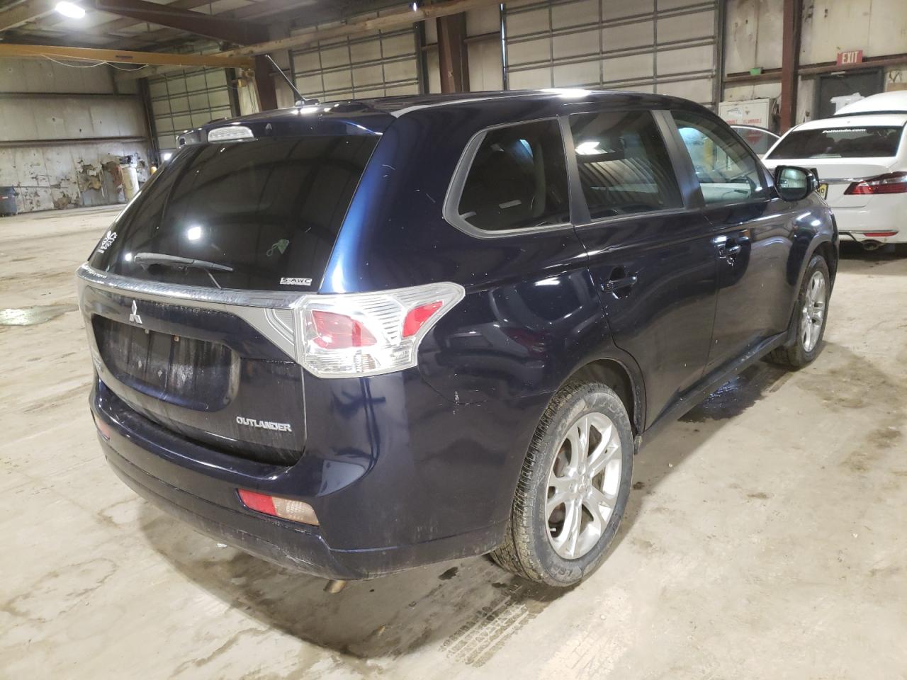 Photo 4 from auction – 2014 MITSUBISHI OUTLANDER with VIN JA4AZ3A33EZ008093