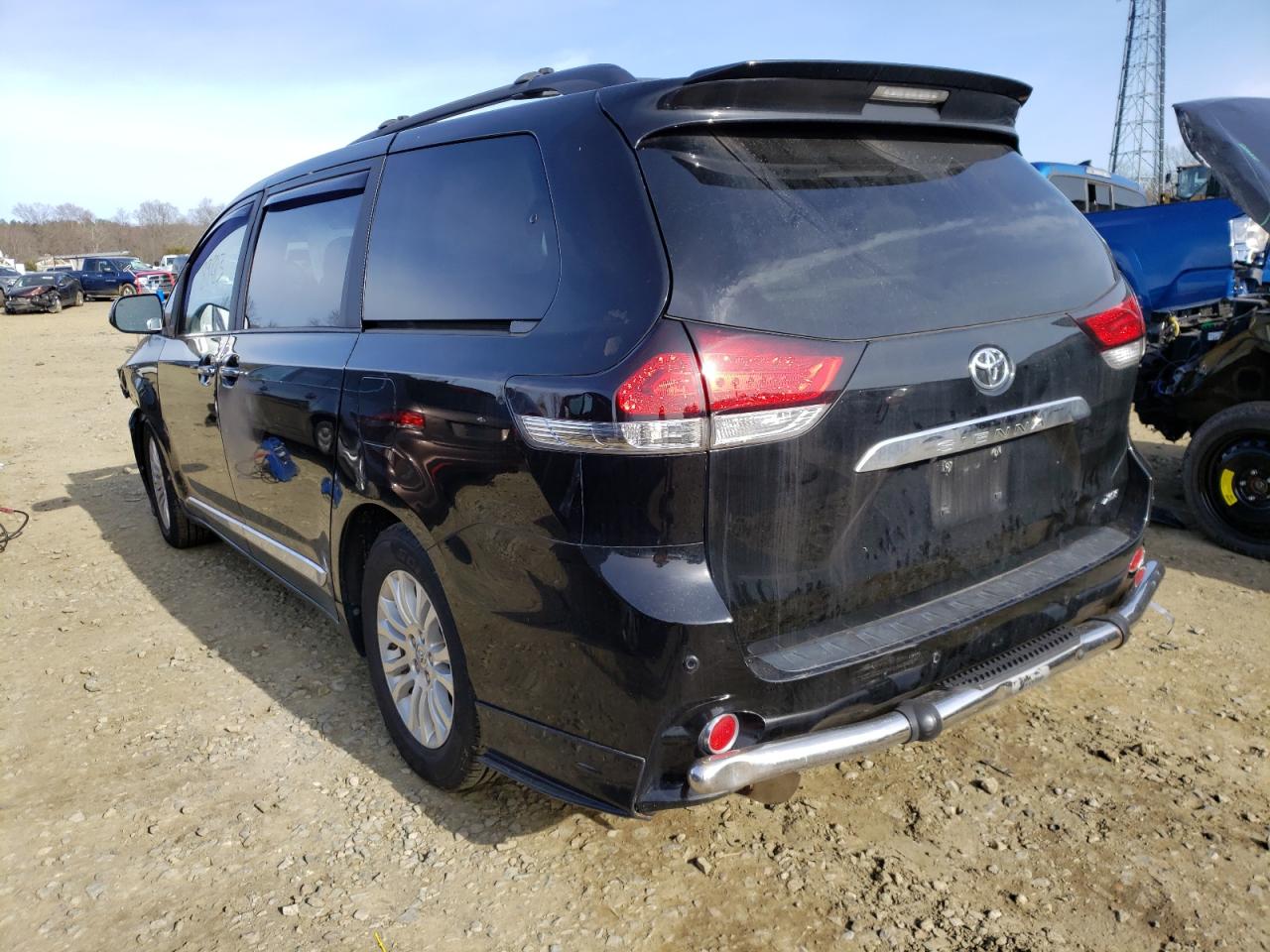 Photo 3 from auction – 2011 TOYOTA SIENNA XLE with VIN 5TDYK3DC1BS107688