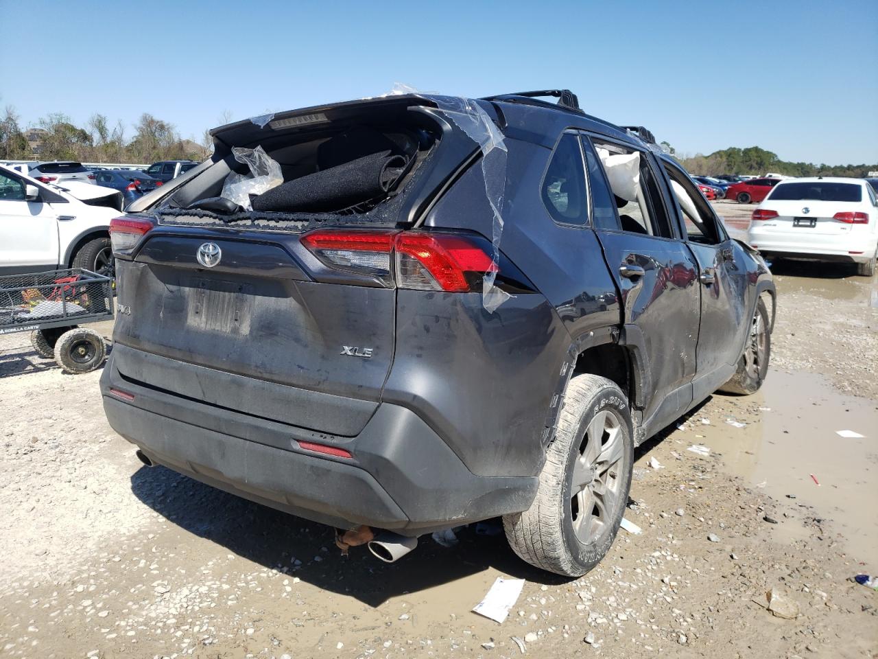 Photo 4 from auction – 2019 TOYOTA RAV4 XLE with VIN JTMW1RFV5KD010730