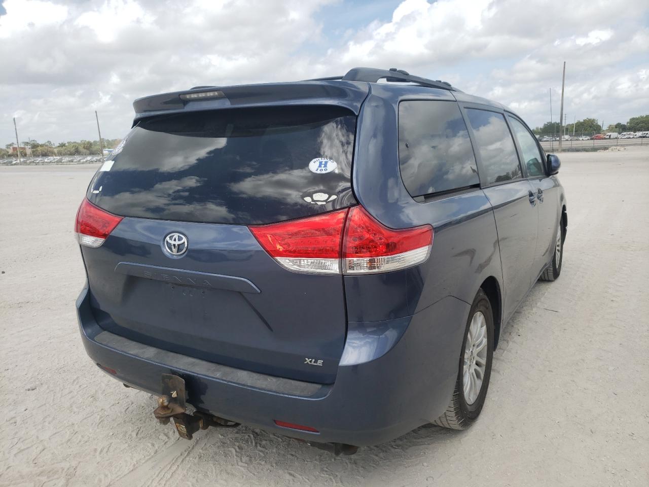 Photo 4 from auction – 2013 TOYOTA SIENNA XLE with VIN 5TDYK3DC9DS383474