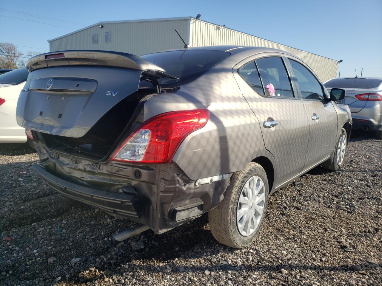 Foto 4 de la subasta – 2017 NISSAN VERSA S con VIN 3N1CN7AP1HK471102