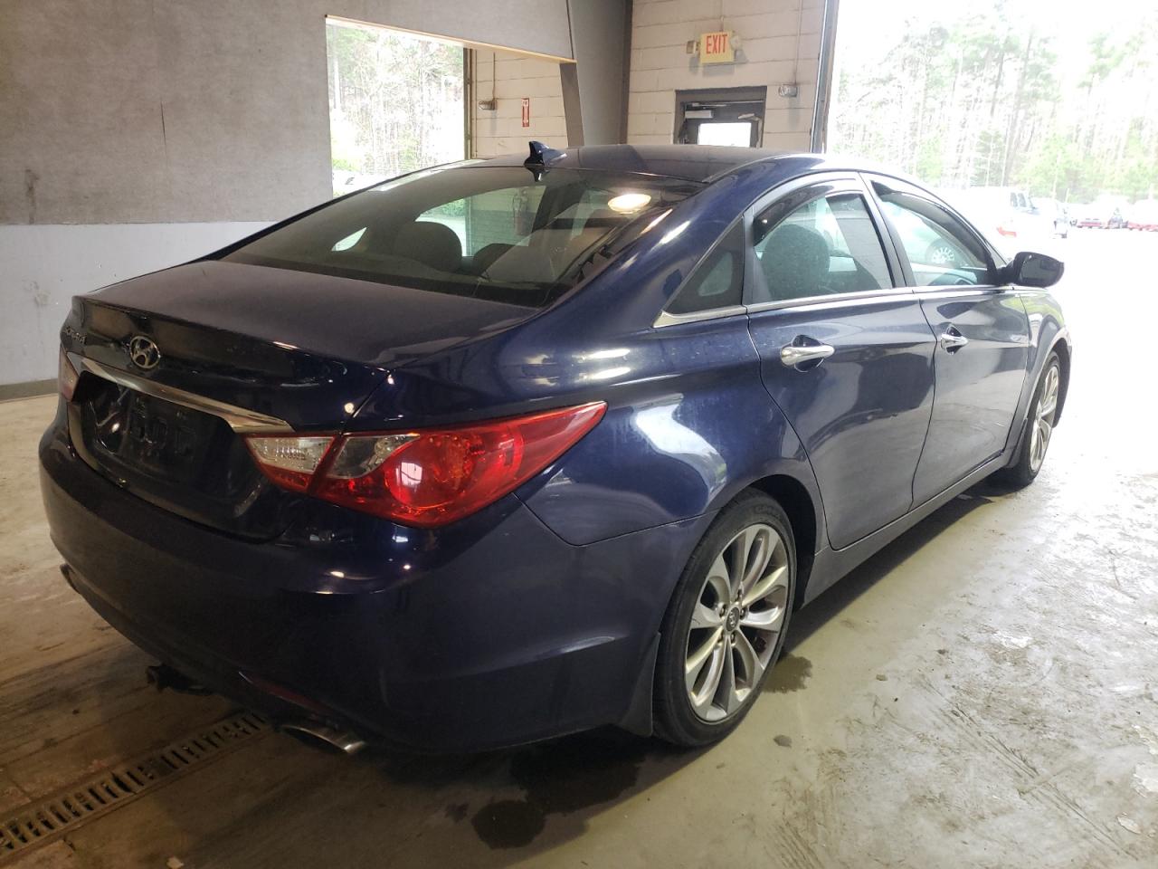 Photo 4 from auction – 2013 HYUNDAI SONATA SE with VIN 5NPEC4AC2DH606759
