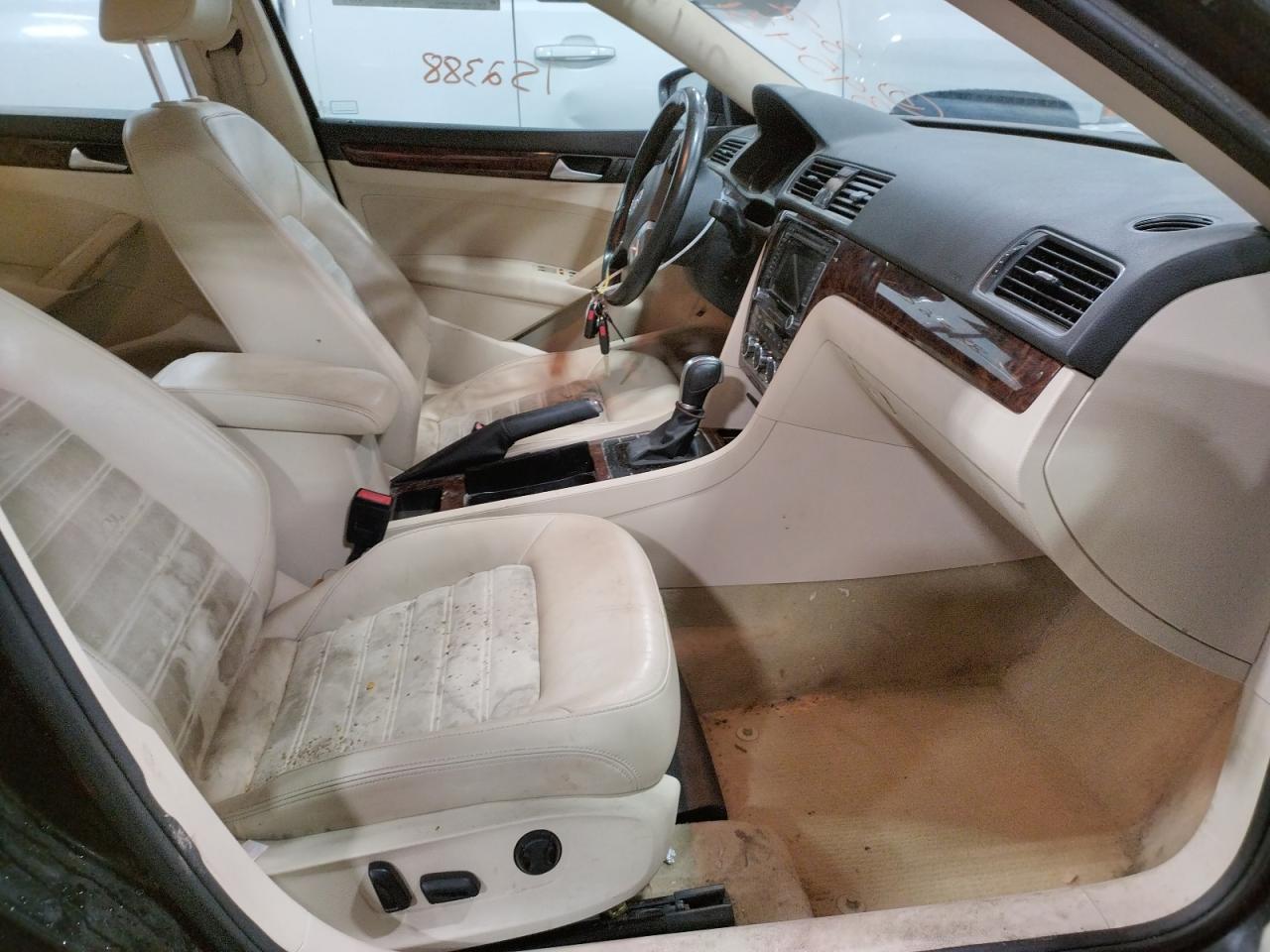 Photo 5 from auction – 2012 VOLKSWAGEN PASSAT SEL with VIN 1VWCN7A38CC037734