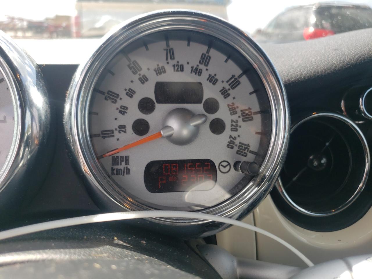 Photo 8 from auction – 2006 MINI COOPER S with VIN WMWRH33506TK59696