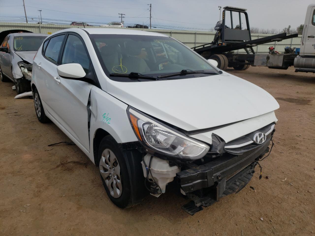 HYUNDAI ACCENT SE 2017 with VIN KMHCT5AE0HU315604 - Photo from auction