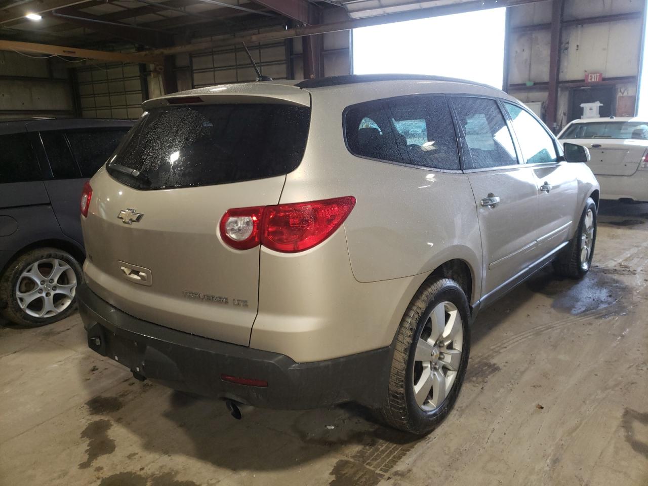 Photo 4 from auction – 2010 CHEVROLET TRAVERSE L with VIN 1GNLRHED2AJ227920
