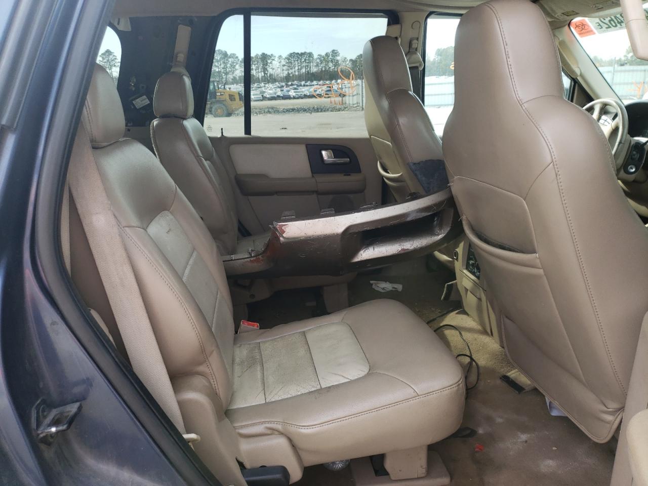 Photo 6 from auction – 2004 FORD EXPEDITION with VIN 1FMRU17W64LB82203