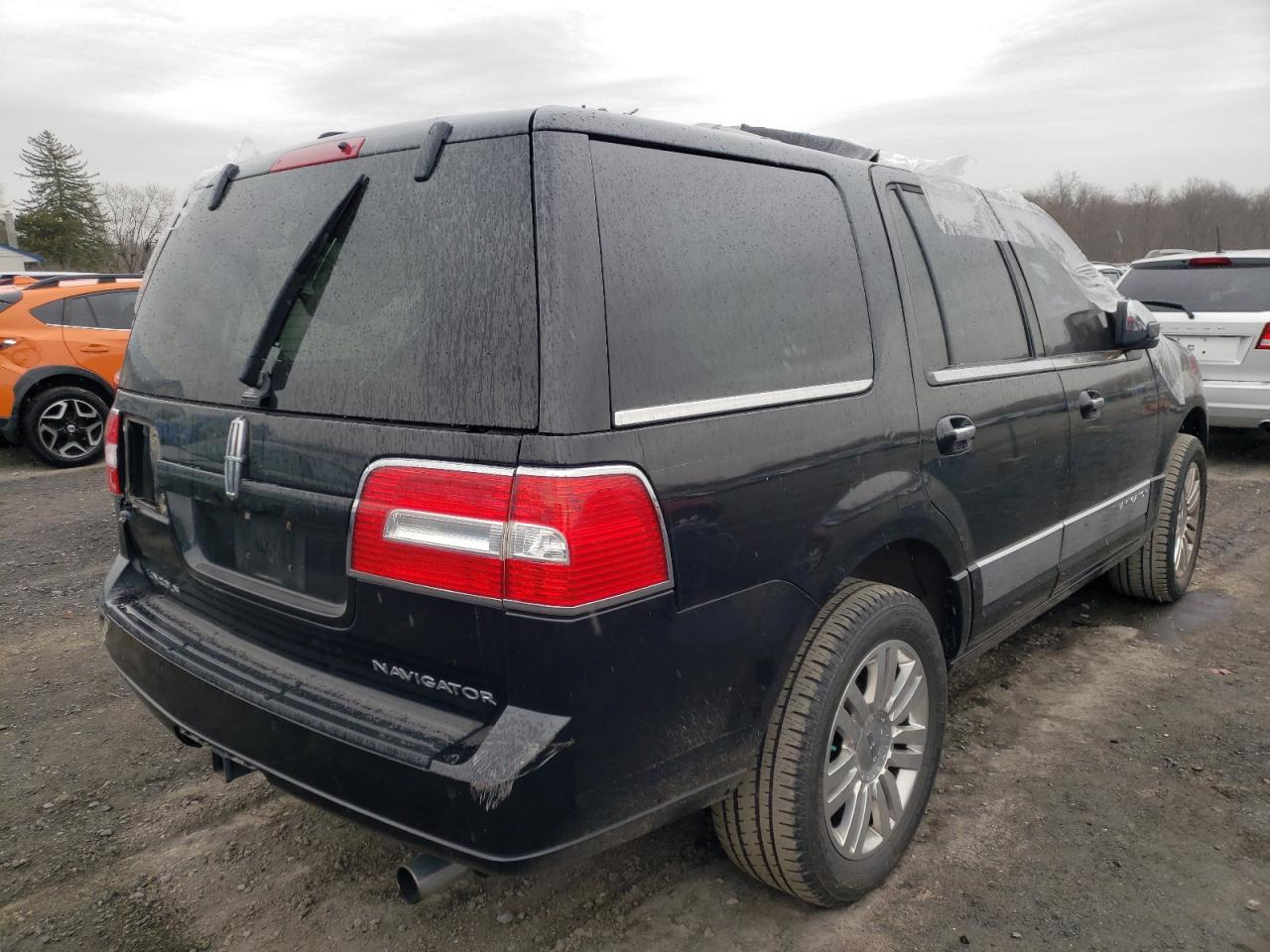 Photo 4 from auction – 2011 LINCOLN NAVIGATOR with VIN 5LMJJ2J55BEJ03307