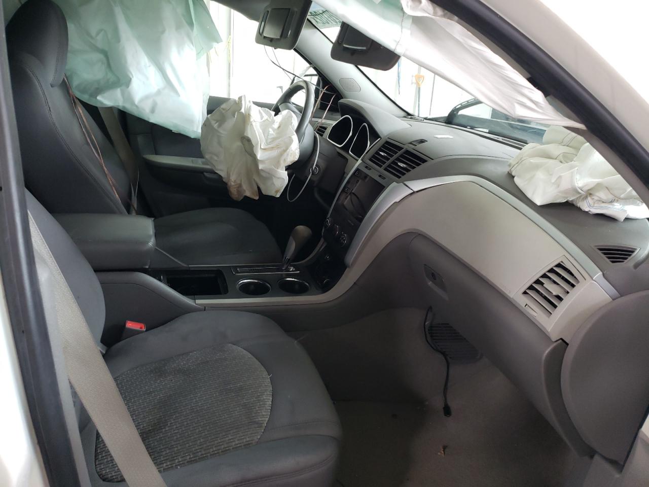 Photo 5 from auction – 2012 CHEVROLET TRAVERSE L with VIN 1GNKRFED1CJ398533