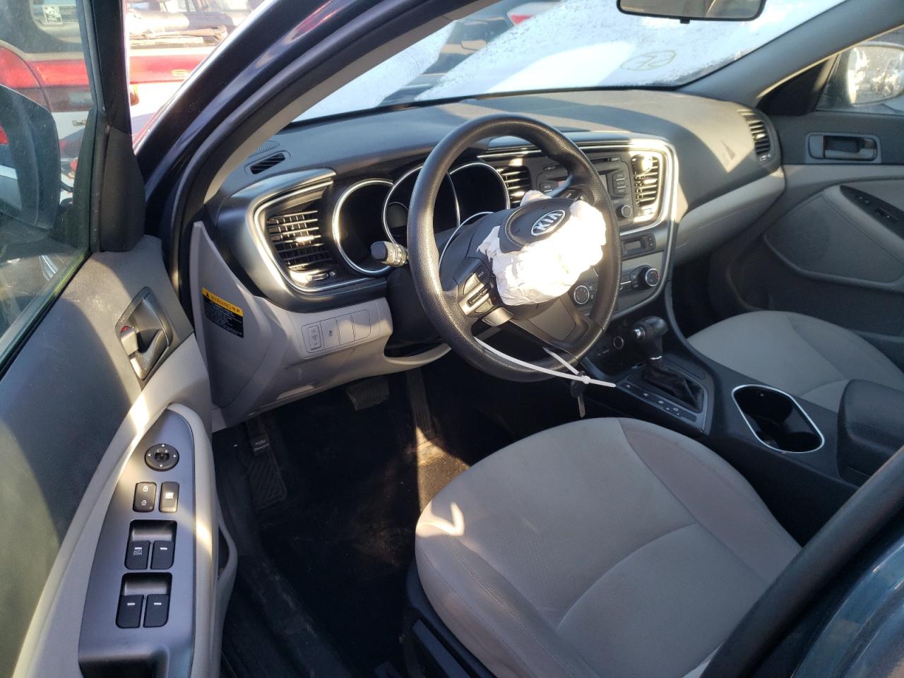 Photo 9 from auction – 2015 KIA OPTIMA LX with VIN KNAGM4A76F5527362