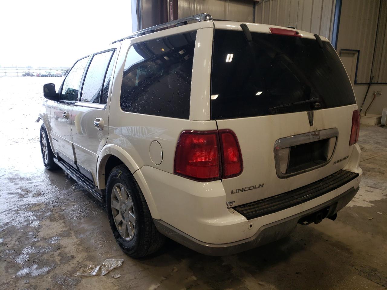 Photo 3 from auction – 2003 LINCOLN NAVIGATOR with VIN 5LMFU28R23LJ22660