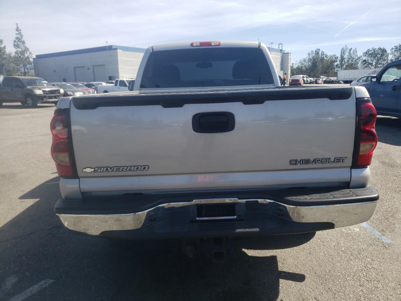 Photo 6 from auction – 2005 CHEVROLET SILVERADO with VIN 1GCEC14V55Z134255