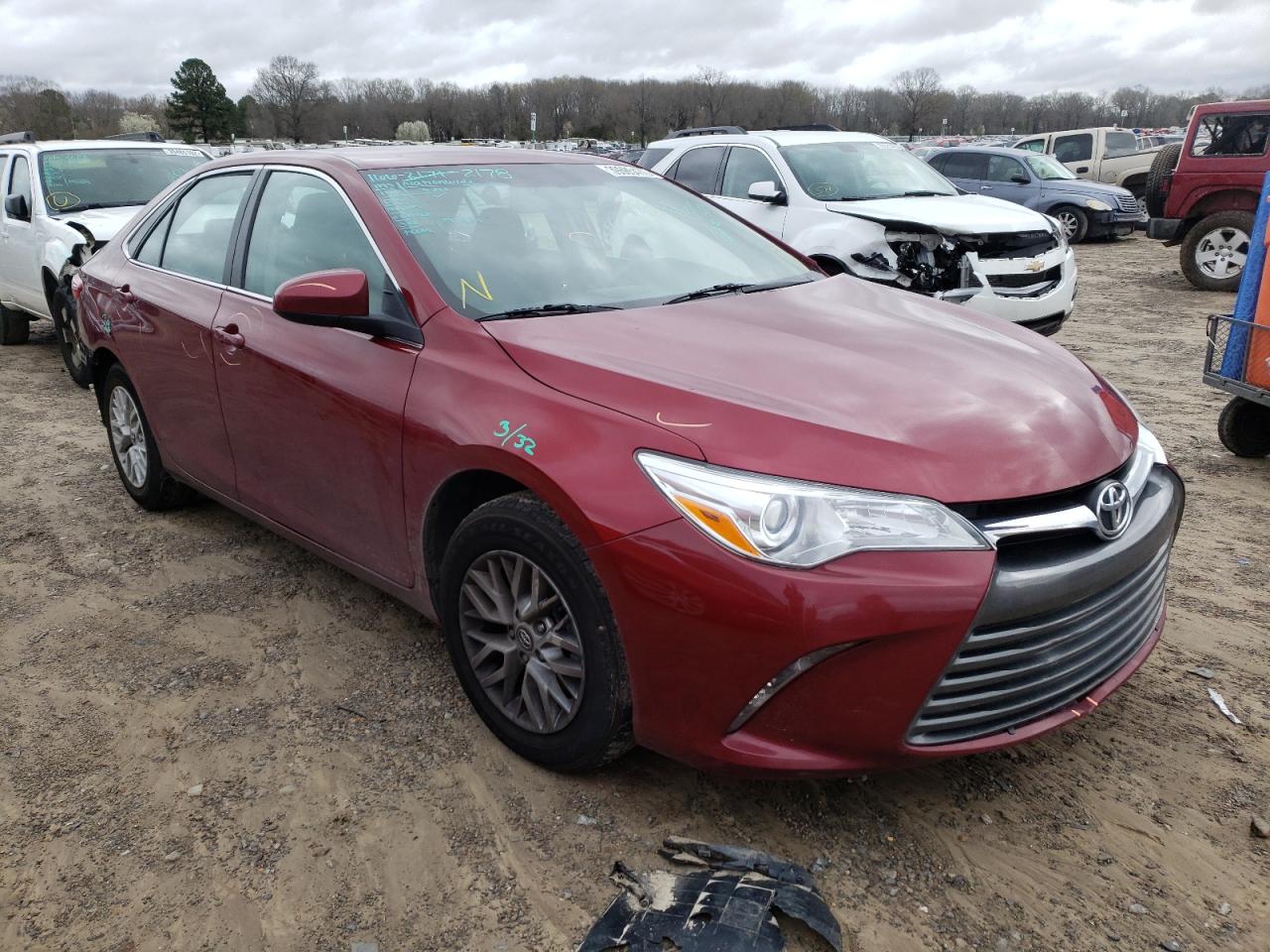 TOYOTA CAMRY LE 2017 with VIN 4T1BF1FKXHU624264 - Photo from auction